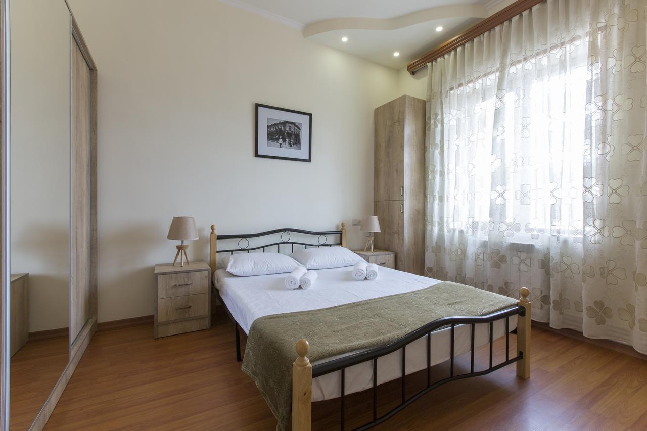 Umba Apartment N1 - 2 bedrooms Jerevan Buitenkant foto