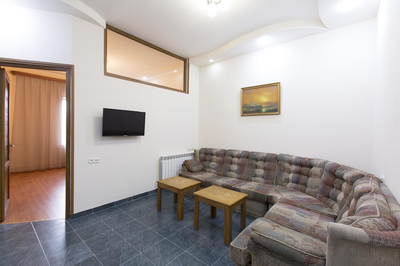 Umba Apartment N1 - 2 bedrooms Jerevan Buitenkant foto